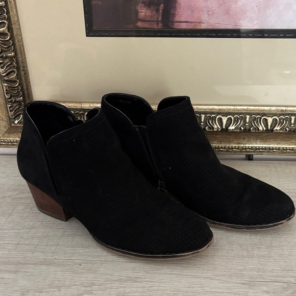 Life Stride Black Ankle Booties - Picture 1 of 6